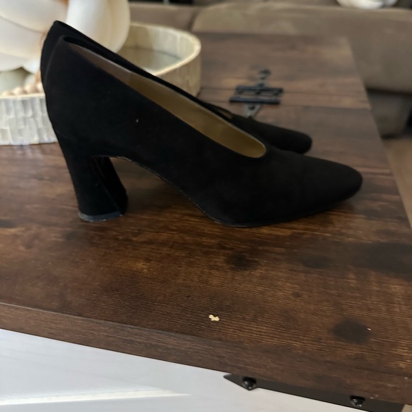 Yves Saint Laurent Black Suede Pointed Pumps with Gold Insole - Picture 4 of 5